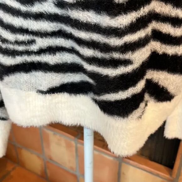 Express Zebra Print Nylon Faux Fur Sweater, M! - Picture 3 of 9